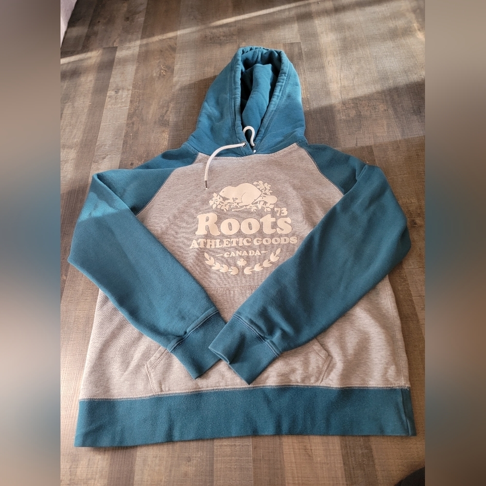 Roots Classic Sweater size large